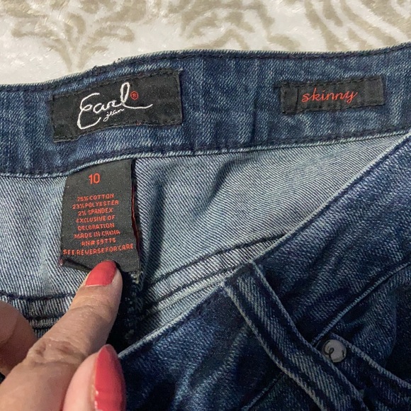 Blue flower embroidered jeans ❤️ - Picture 5 of 5